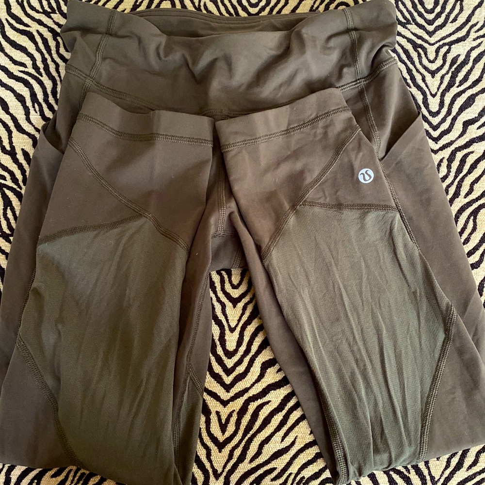 Lululemon EUC Olive Army Green 6 Cropped Legging